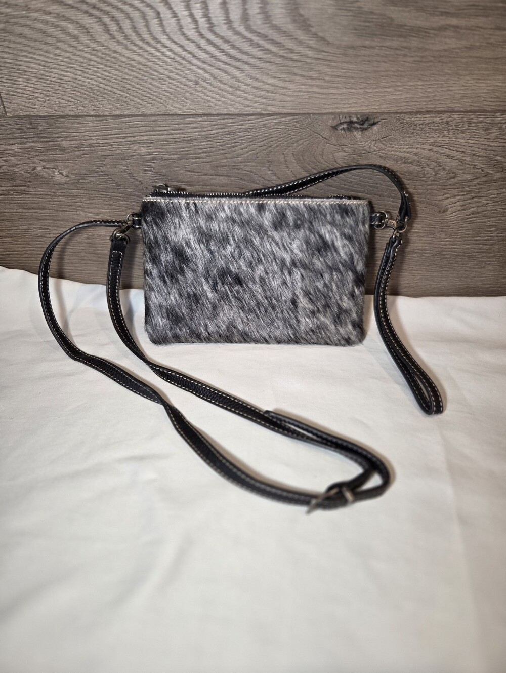 Montana West Cowhide Crossbody Bag 🖤 Gray & Black Leather 👜